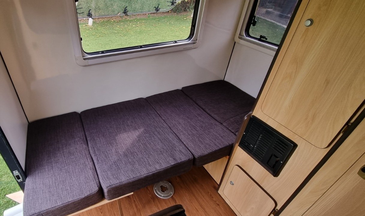 Patagonia camper 4x4 double cabin van Holiday Rent Patagonia camper 4x4 double cabin van Holiday Rent