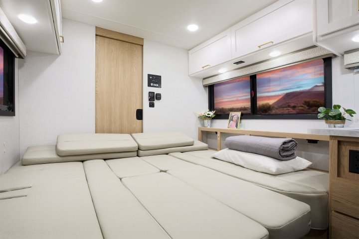 C-Small van Meridian RV C-Small van Meridian RV