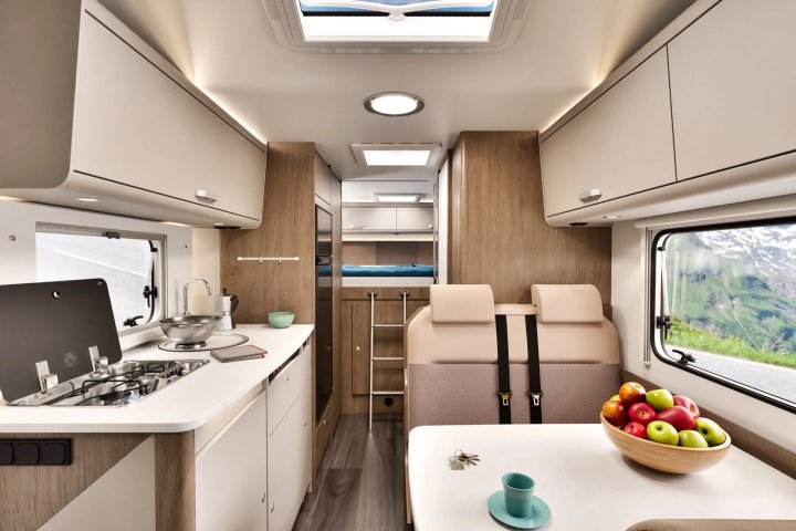 Large 6 AT van Touring Cars